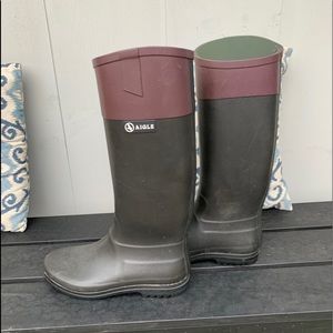 Aigle tall rain boots black w/burgundy band detail